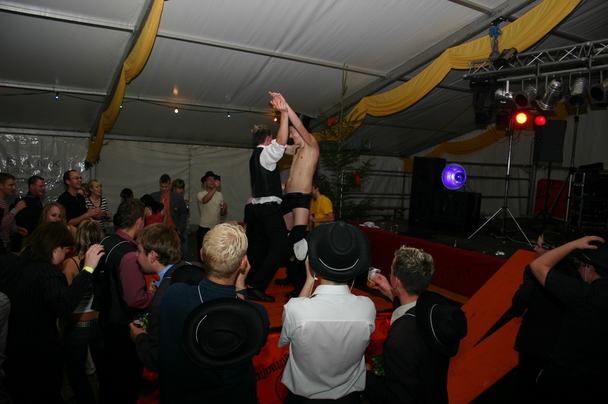 2006-10-23 - Montag - Festessen im Zelt