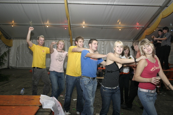2006-10-23 - Montag - Festessen im Zelt