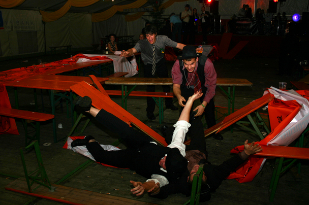 2006-10-23 - Montag - Festessen im Zelt