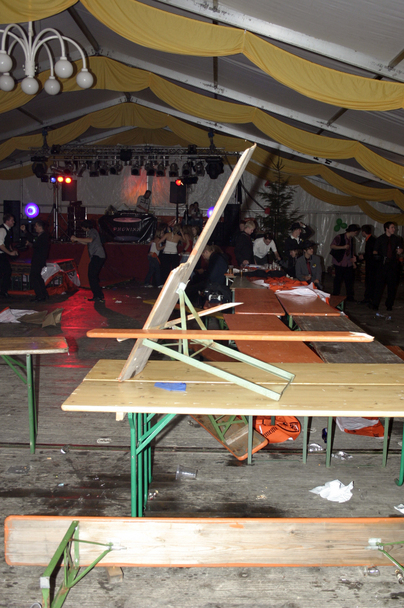 2006-10-23 - Montag - Festessen im Zelt