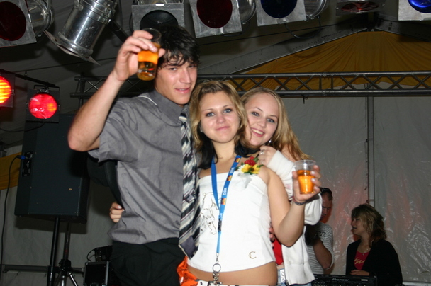 2006-10-23 - Montag - Festessen im Zelt