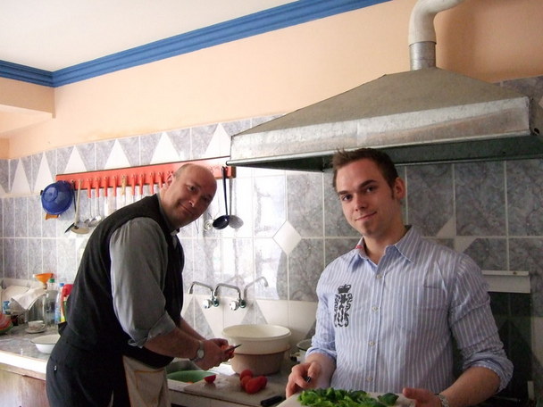 Beim Kochen für die Gastfamilie