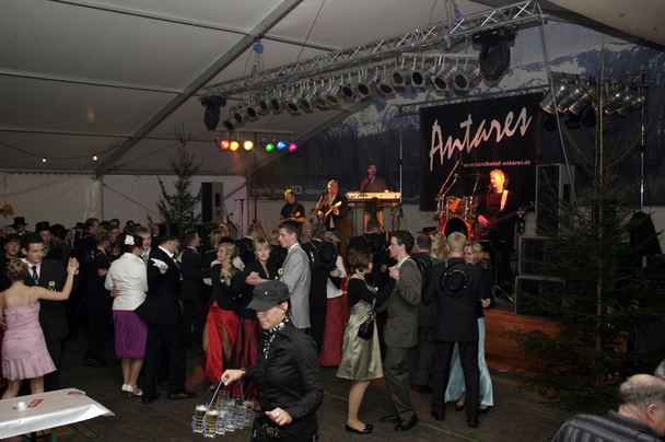 Kirmestanz mit Antares