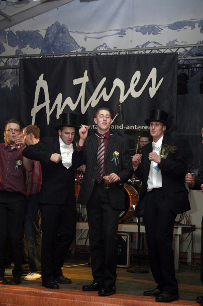 Kirmestanz mit Antares