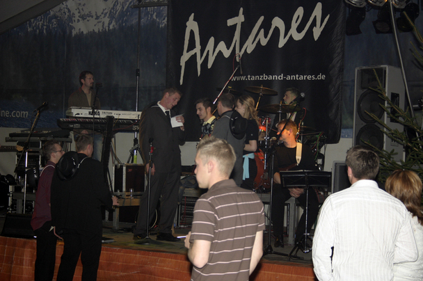 Kirmestanz mit Antares