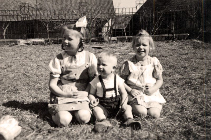 Kinder der Familie Rhode auf dem Keudelstein