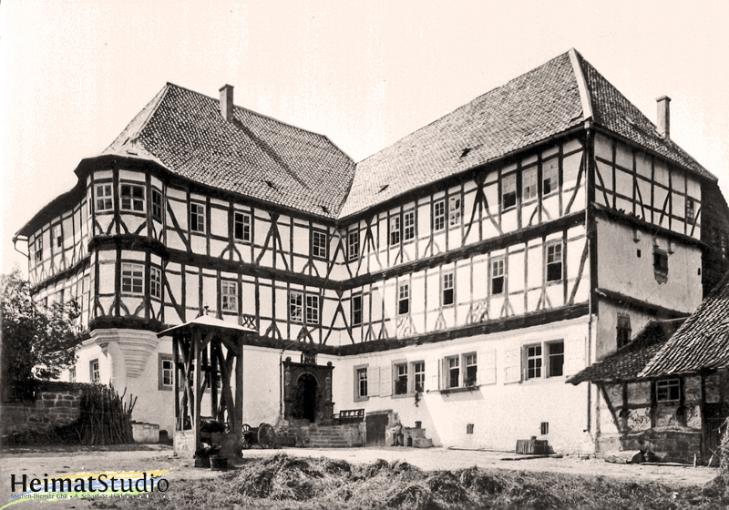 Keudelstein - Blick vom Innenhof zum Herrenhaus