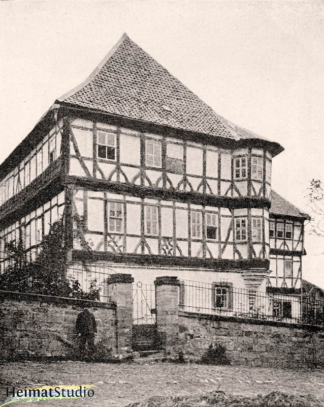 Keudelstein - Seiteneingang am Herrenhaus.