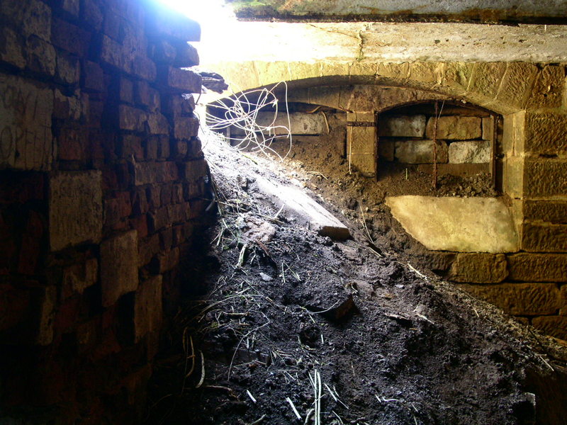 Das Keudelsteiner Gutsgelände im März 2004