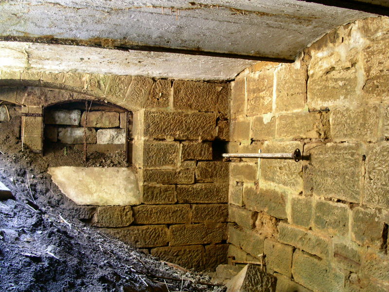 Das Keudelsteiner Gutsgelände im März 2004