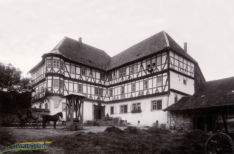 Keudelstein - Blick vom Innenhof zum Herrenhaus