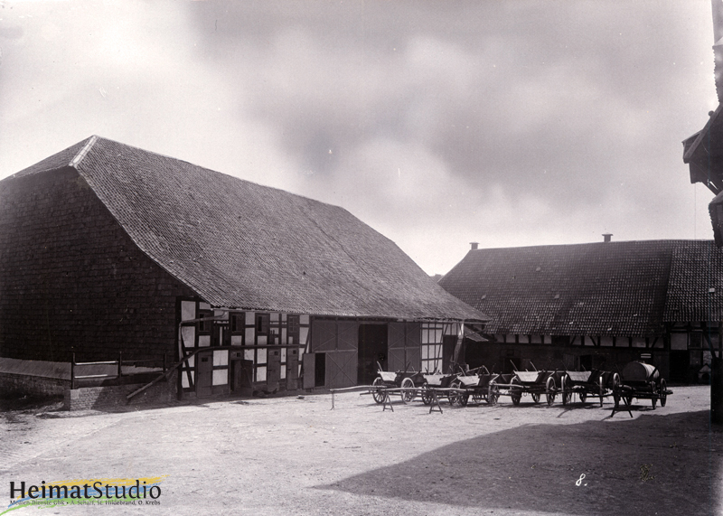 Keudelstein - Innenhof mit Stallungen